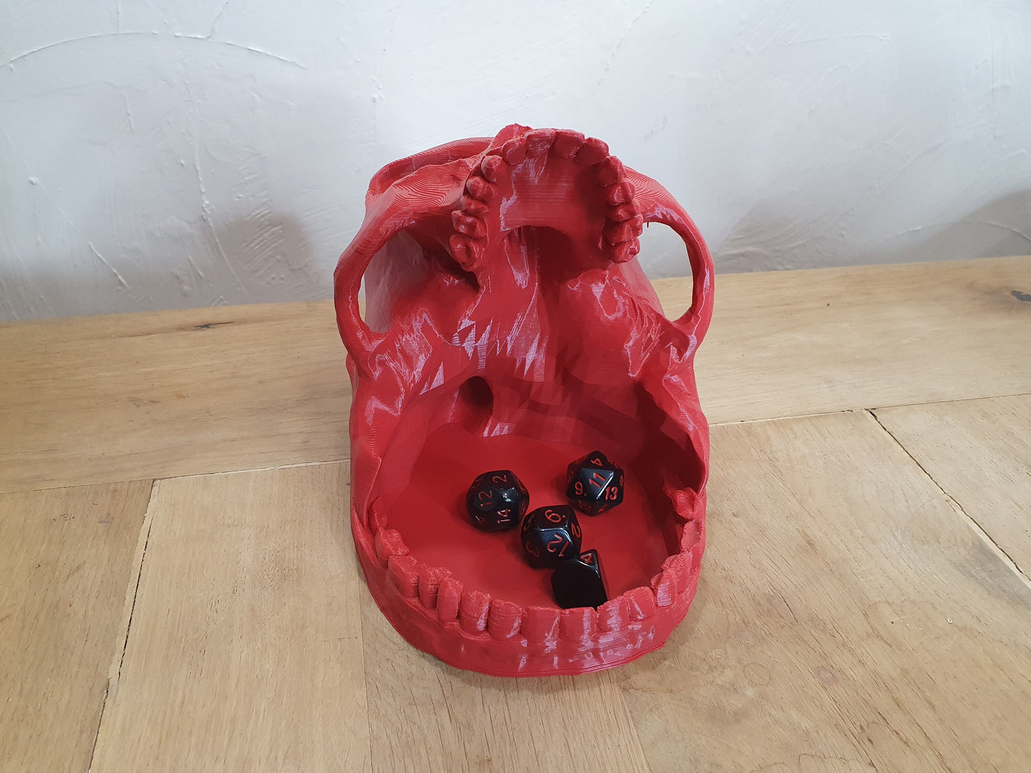 Skull Dice Tower - compatible with regular D20 size and below - 3D printed in any colour you like! Can be personalised with text/logo