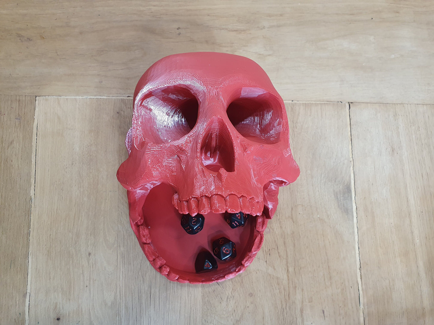 Skull Dice Tower - compatible with regular D20 size and below - 3D printed in any colour you like! Can be personalised with text/logo