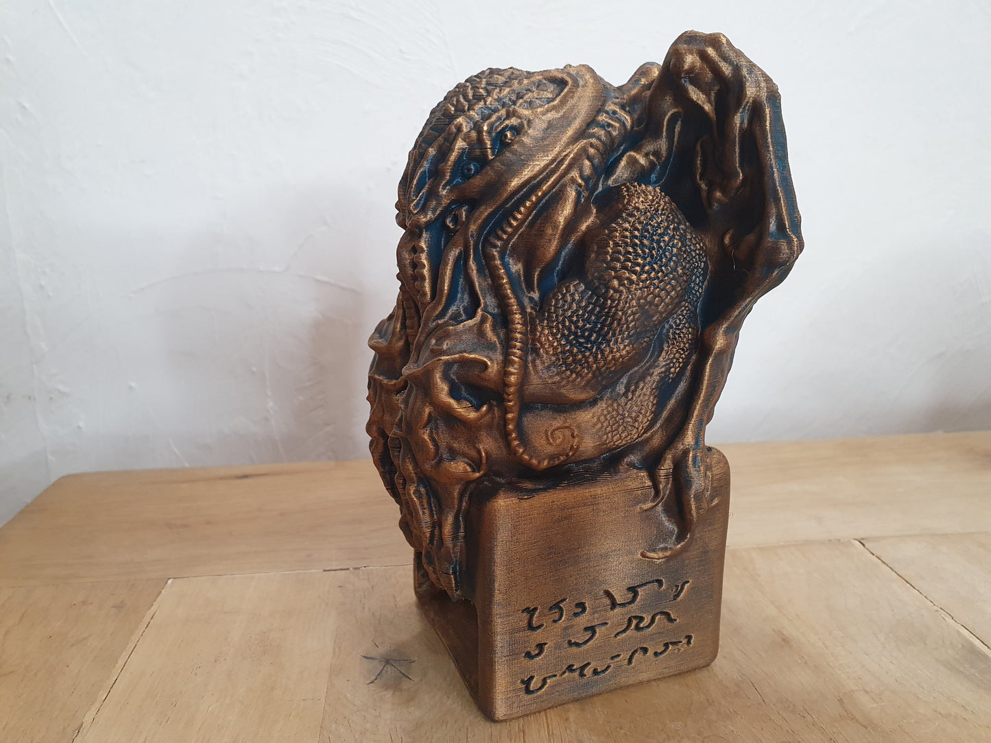 Cthulhu Idol Dice Tower - 3D printed in any colour you like - Can be personalised with text/logo!