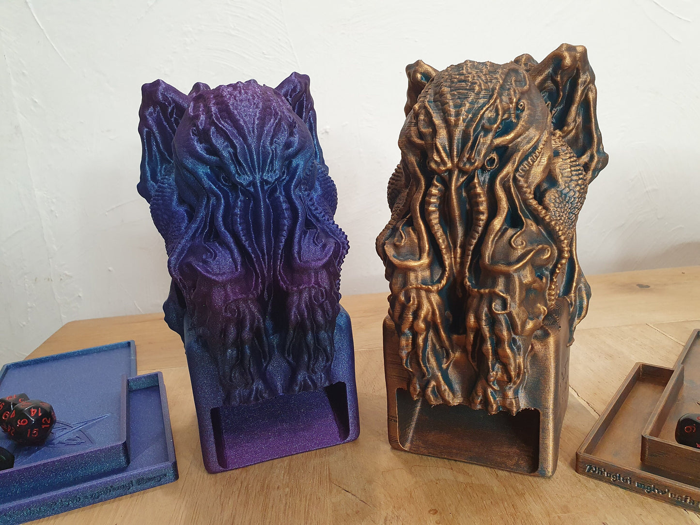 Cthulhu Idol Dice Tower - 3D printed in any colour you like - Can be personalised with text/logo!