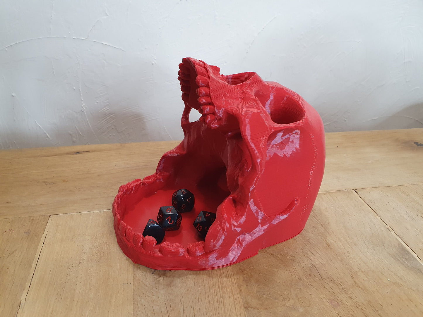 Skull Dice Tower - compatible with regular D20 size and below - 3D printed in any colour you like! Can be personalised with text/logo