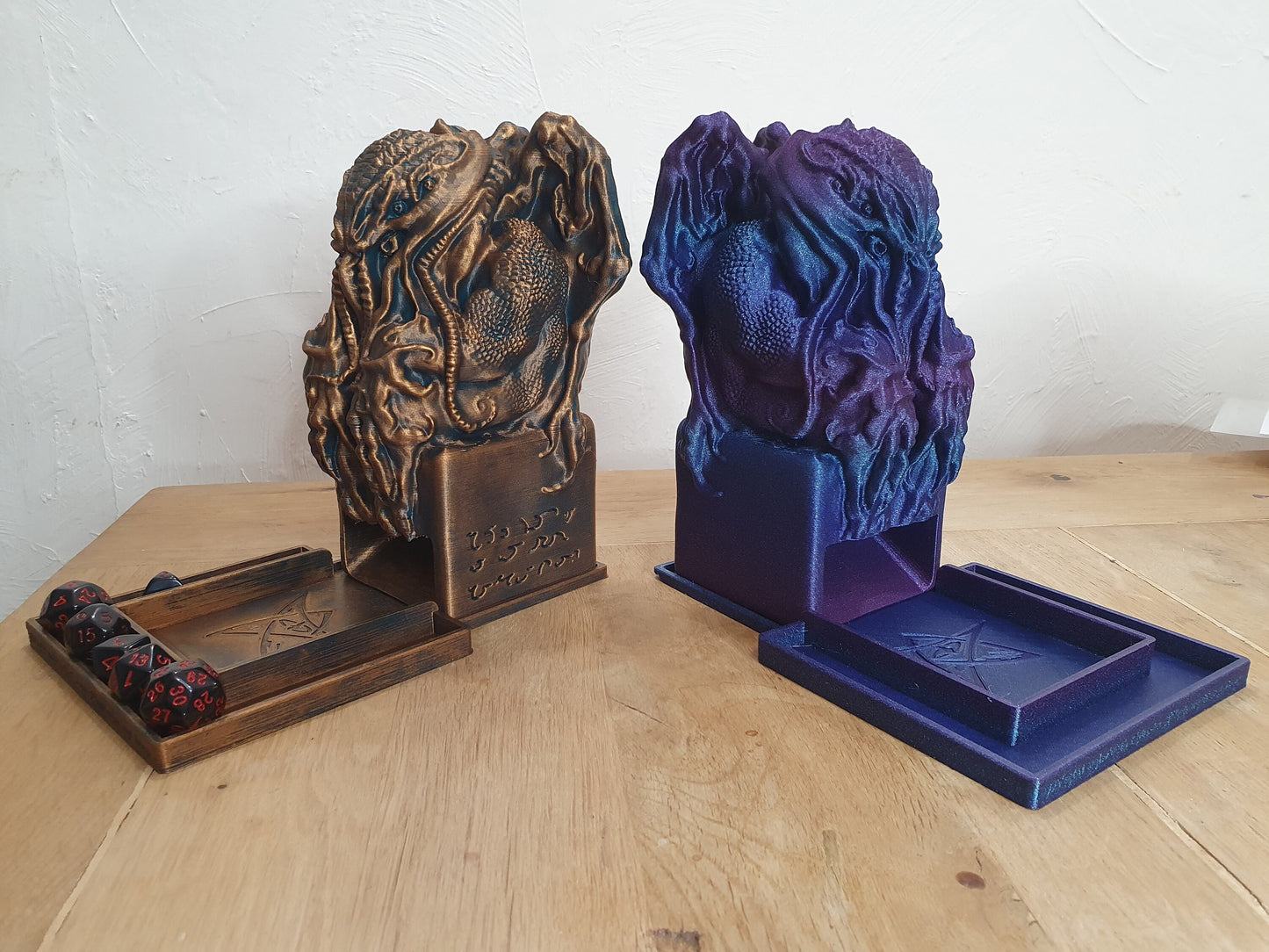 Cthulhu Idol Dice Tower - 3D printed in any colour you like - Can be personalised with text/logo!