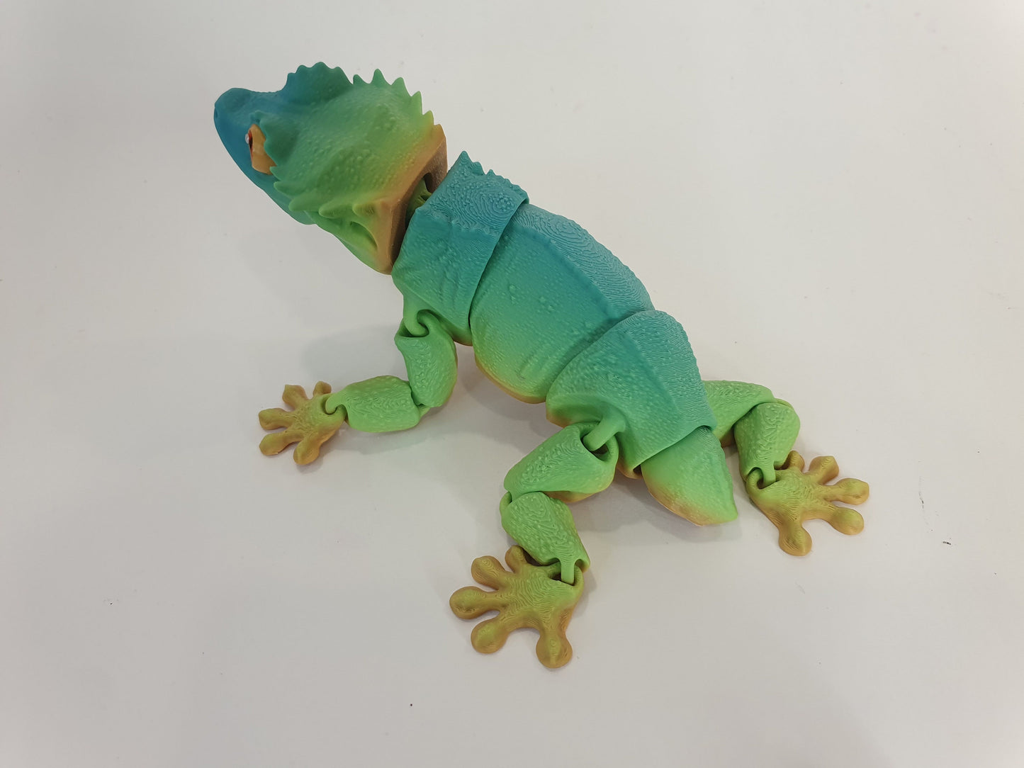 Crested Gecko Articulated Flexi 3D print - Professionally Hand painted, can be printed any colour you like! Frog butt and regular tails